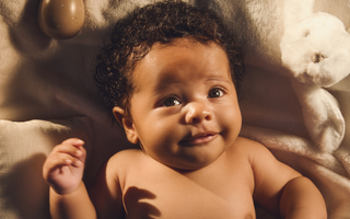 Conoce cómo es la piel de tu bebé en sus primeros 100 días 👶 ✨
