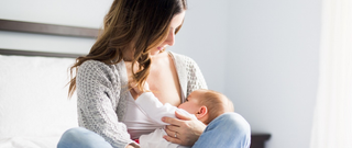 ¿Es normal que me duela al dar de lactar? Causas, soluciones y cuándo consultar  🤱