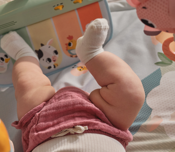 ¿Qué regalar a un bebé de 0 a 6 meses?  5 ideas para el Día del Niño que acompañan su desarrollo 💛