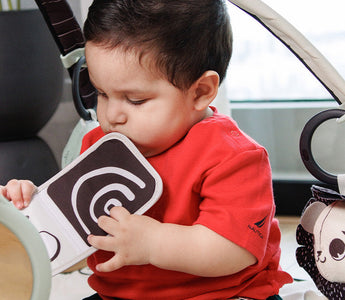 ¿Sabías que los primeros meses los bebés ven en blanco y negro? 🖤🤍