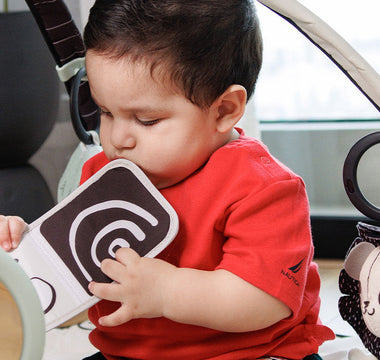 ¿Sabías que los primeros meses los bebés ven en blanco y negro? 🖤🤍