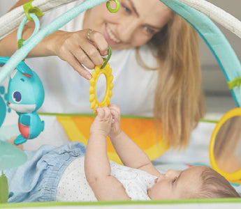 ¿Cómo estimular a tu bebé usando juguetes?