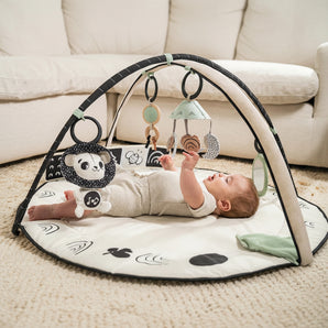 Gimnasio Tiny Black & White Decor